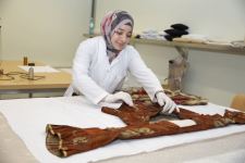 В Азербайджанском национальном музее ковра реставрируют экспонаты, созданные в городе Шуша (ФОТО)