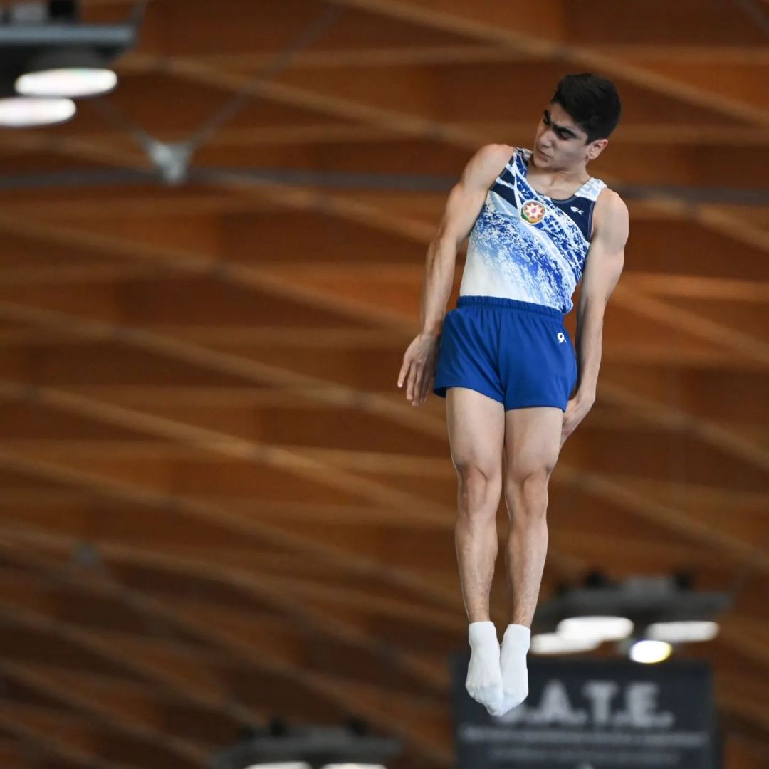 Азербайджанский гимнаст завоевал золотую медаль на международном турнире в Италии (ФОТО)