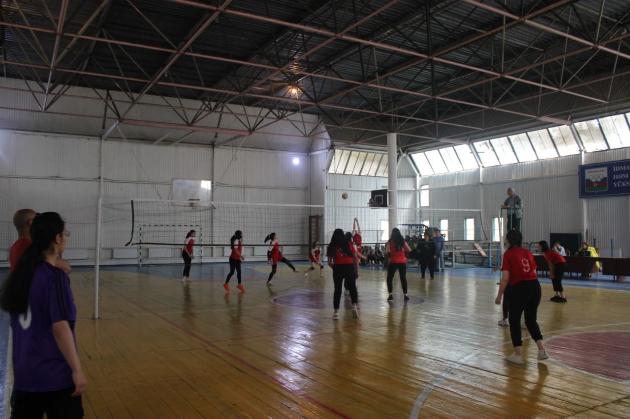 MDU-nun voleybol komandası Müstəqillik Gününə həsr edilən şəhər çempionatının qalibi olub (FOTO)