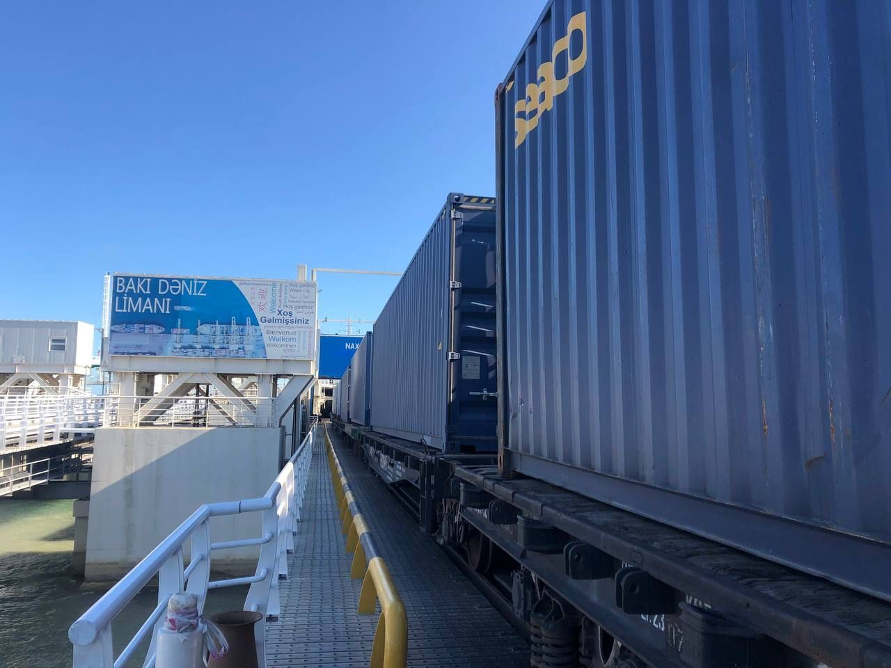Из Бакинского порта в Финляндию отправлена первая партия грузов из Китая (ФОТО)