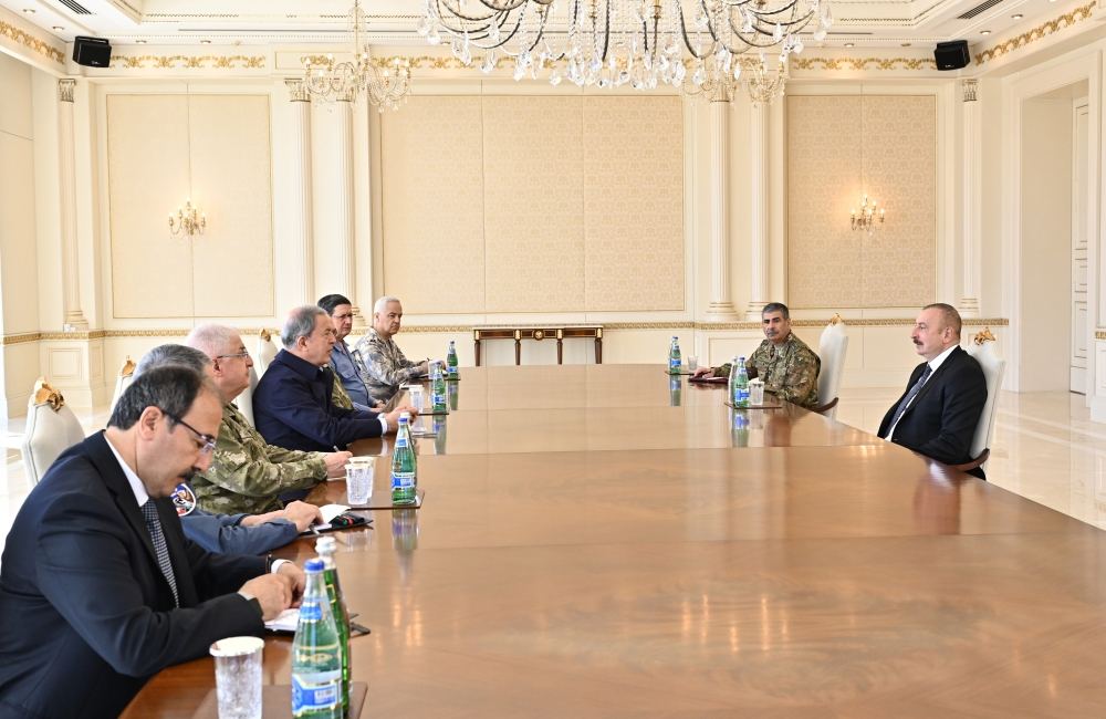 Президент Ильхам Алиев принял делегацию во главе с министром национальной обороны Турции (ФОТО/ВИДЕО)
