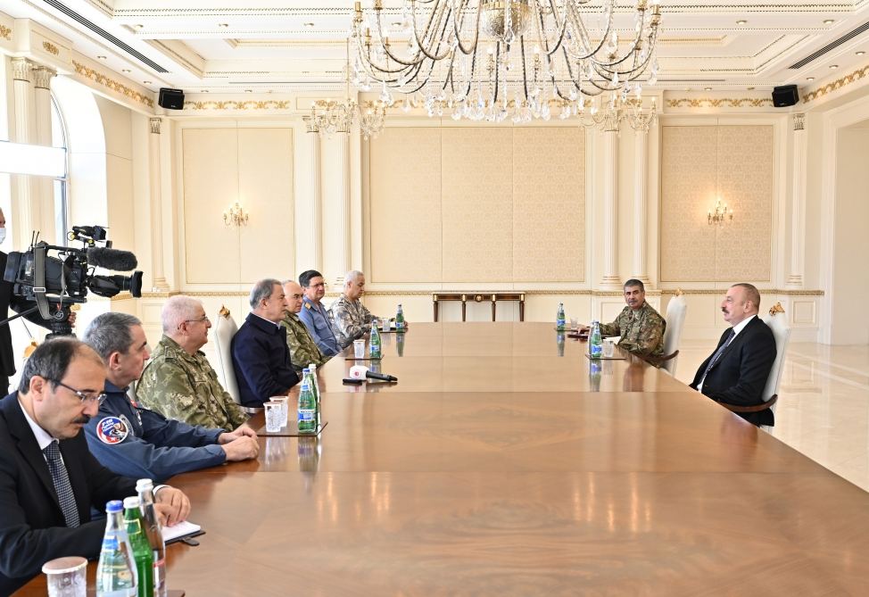 Президент Ильхам Алиев принял делегацию во главе с министром национальной обороны Турции (ФОТО/ВИДЕО)
