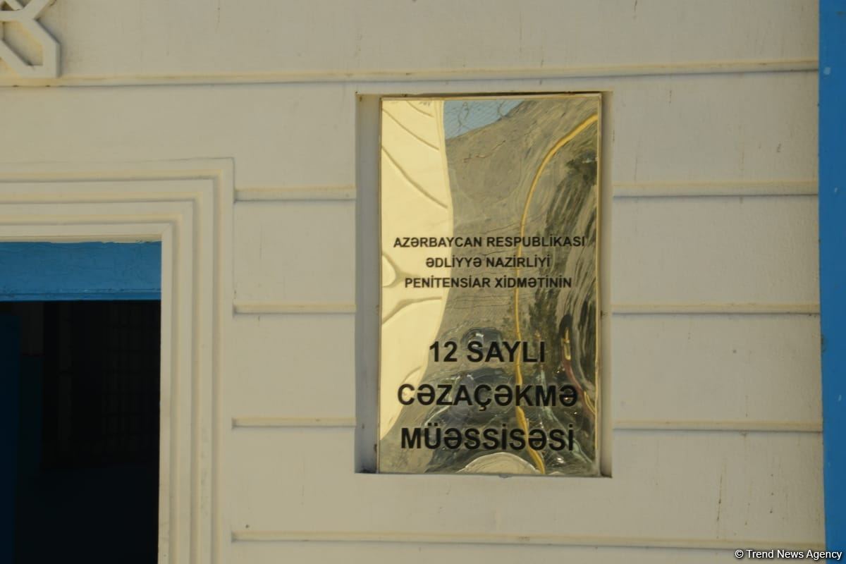 В исправительном учреждении №12 минюста Азербайджана распоряжение о помиловании коснулось двух осужденных (ФОТО)