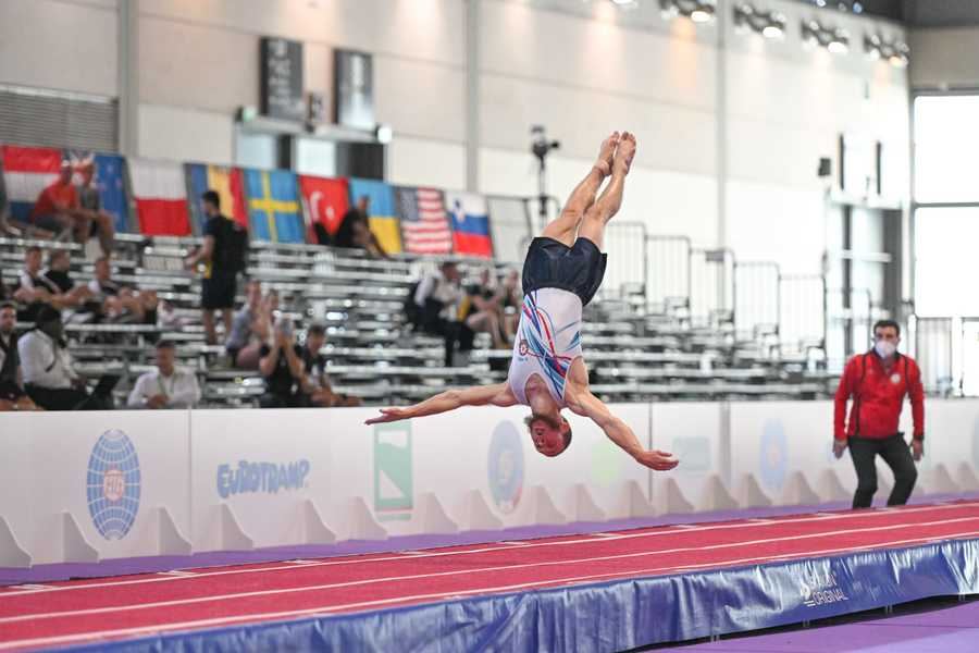 Azərbaycan gimnastı İtaliyada keçirilən Dünya Kubokunda gümüş medal qazanıb (FOTO)
