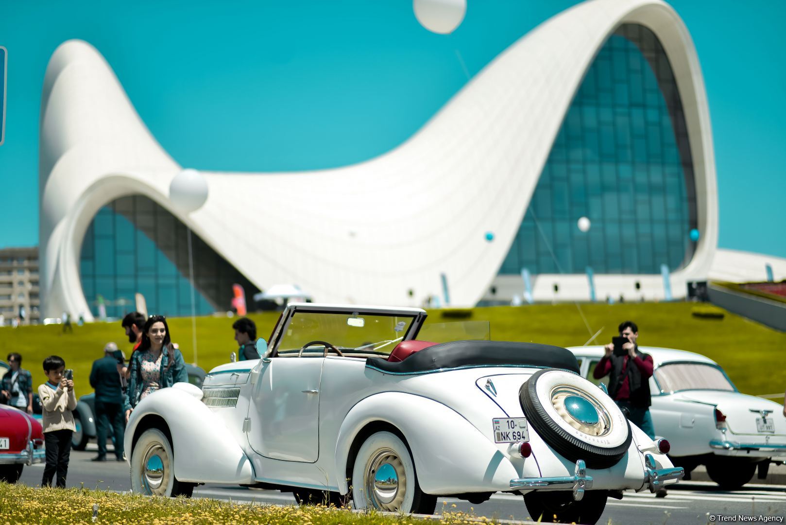 В Баку прошел грандиозный праздник классических автомобилей – автопробег, выставка, конкурсы, ретро-стиль участников (ФОТО)
