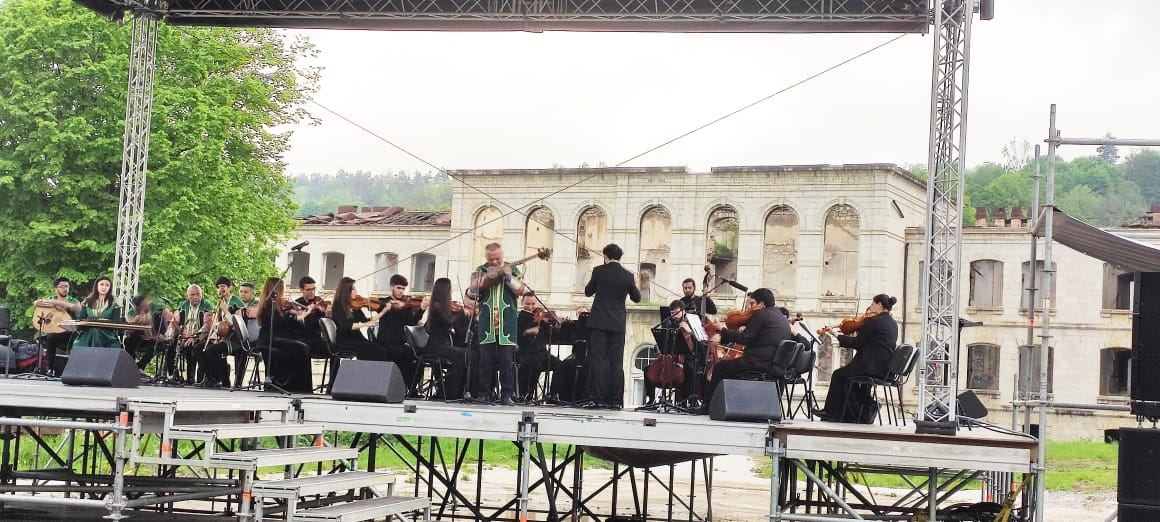 Для военнослужащих в Шуше организован грандиозный концерт в честь Дня независимости Азербайджана (ВИДЕО/ФОТО)