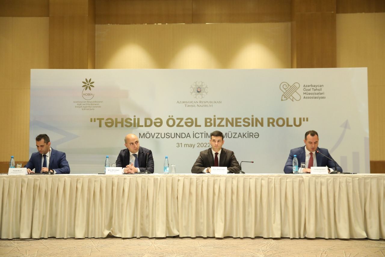 В Баку прошли общественные обсуждения по вопросам предпринимательства в сфере образования (ФОТО)