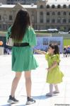 Сегодня отмечается Международный день защиты детей - фотокадры из Баку