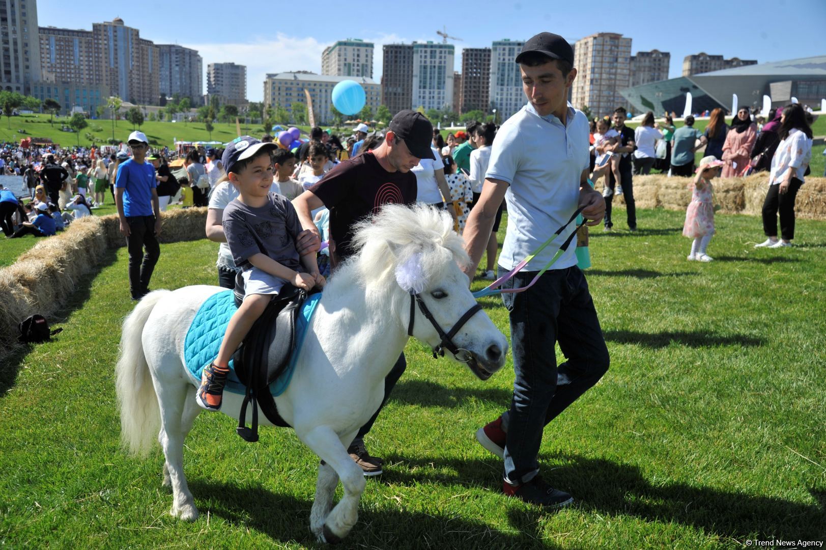 В парке Центра Гейдара Алиева прошел потрясающий Детский фестиваль – игры, шоу, турниры, высокие технологии (ФОТО)