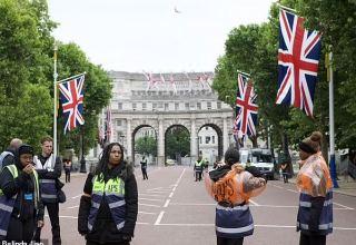 Londonun mərkəzi meydanı bağlanıb, insanlar təxliyə olunub (FOTO)