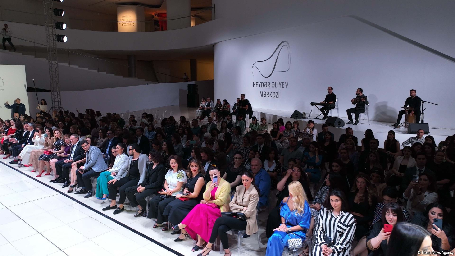 Azerbaijan holds presentation of new carpets, сolorful "AFFFAIR in Carpets" fashion show at Heydar Aliyev Center (PHOTO)