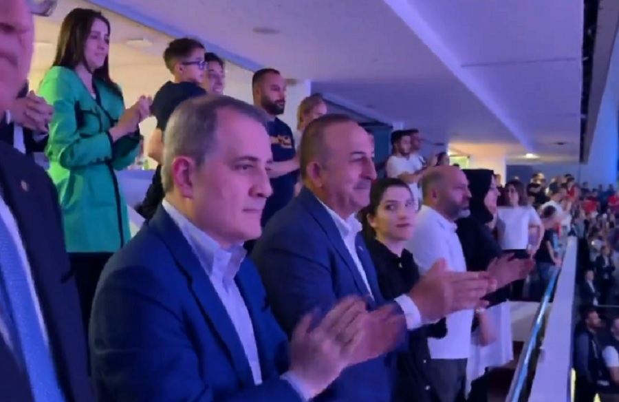 FMs of Azerbaijan and Türkiye watch match of women's volleyball team of Türkiye (VIDEO)