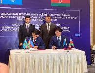 Azerbaijan and Kazakhstan sign number of documents on economic co-op (PHOTO)