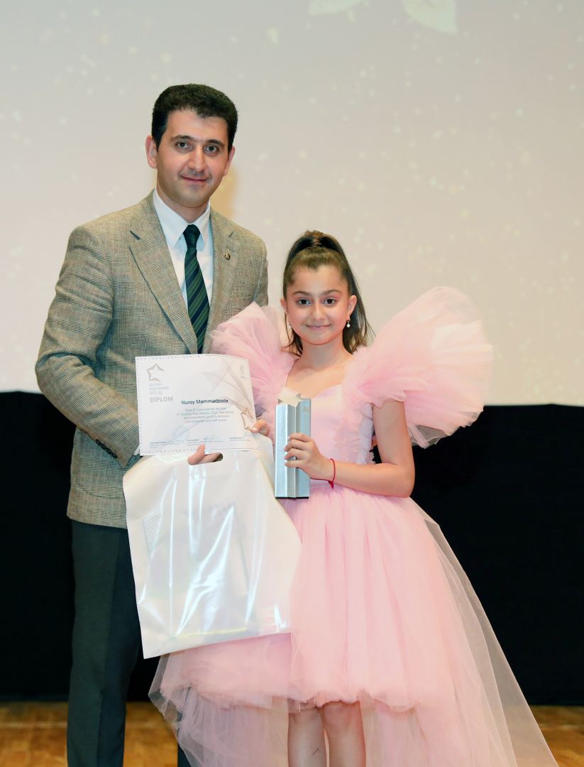 Состоялась церемония награждения "Золотые дети Азербайджана" с участием звезд эстрады, кино и телевидения (ВИДЕО, ФОТО)