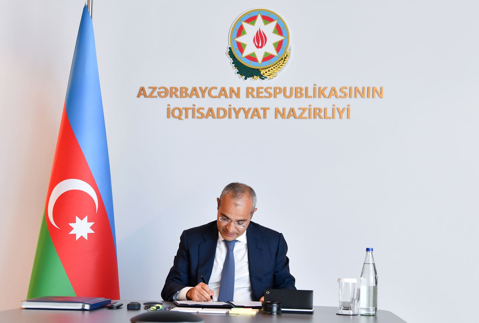 İqtisadiyyat Nazirliyi və AYİB arasında Anlaşma Memorandumu imzalanıb (FOTO)