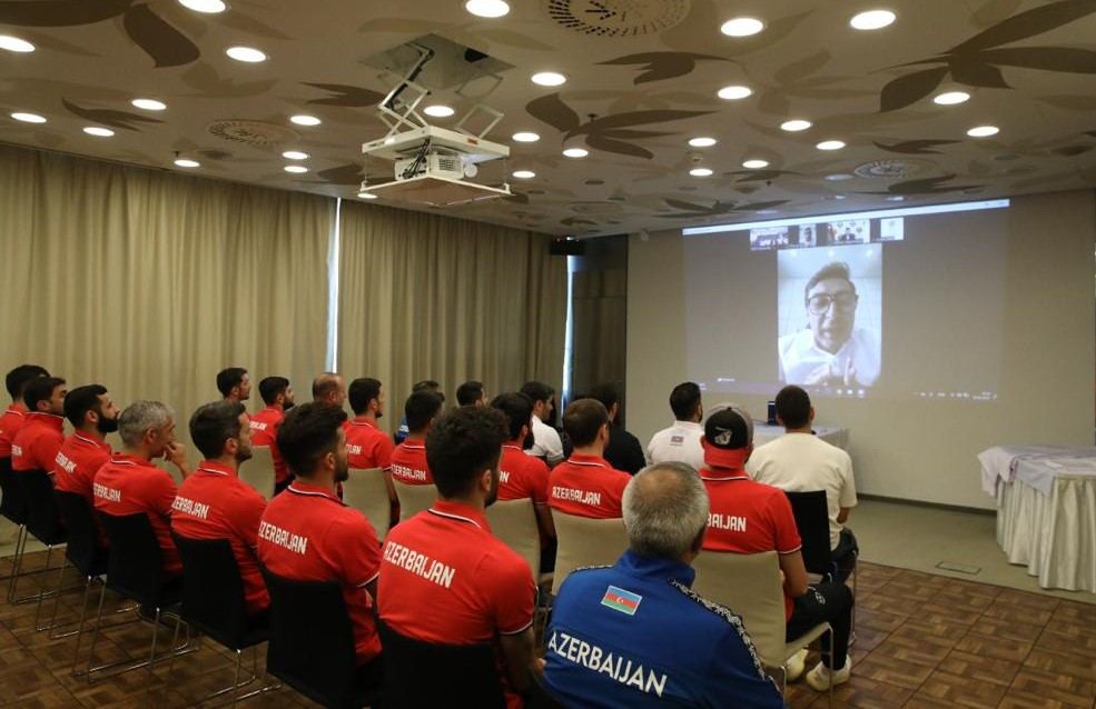 Azerbaijan's minister, president of Zira Football Club hold meeting with members of national futsal team (PHOTO)