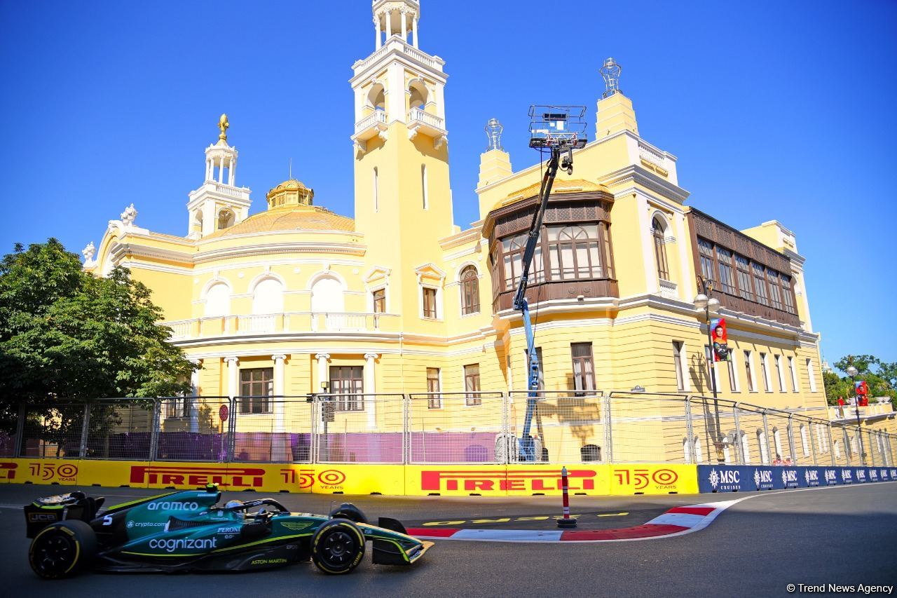 First practice session of F-1 drivers in Baku wraps up (PHOTO)