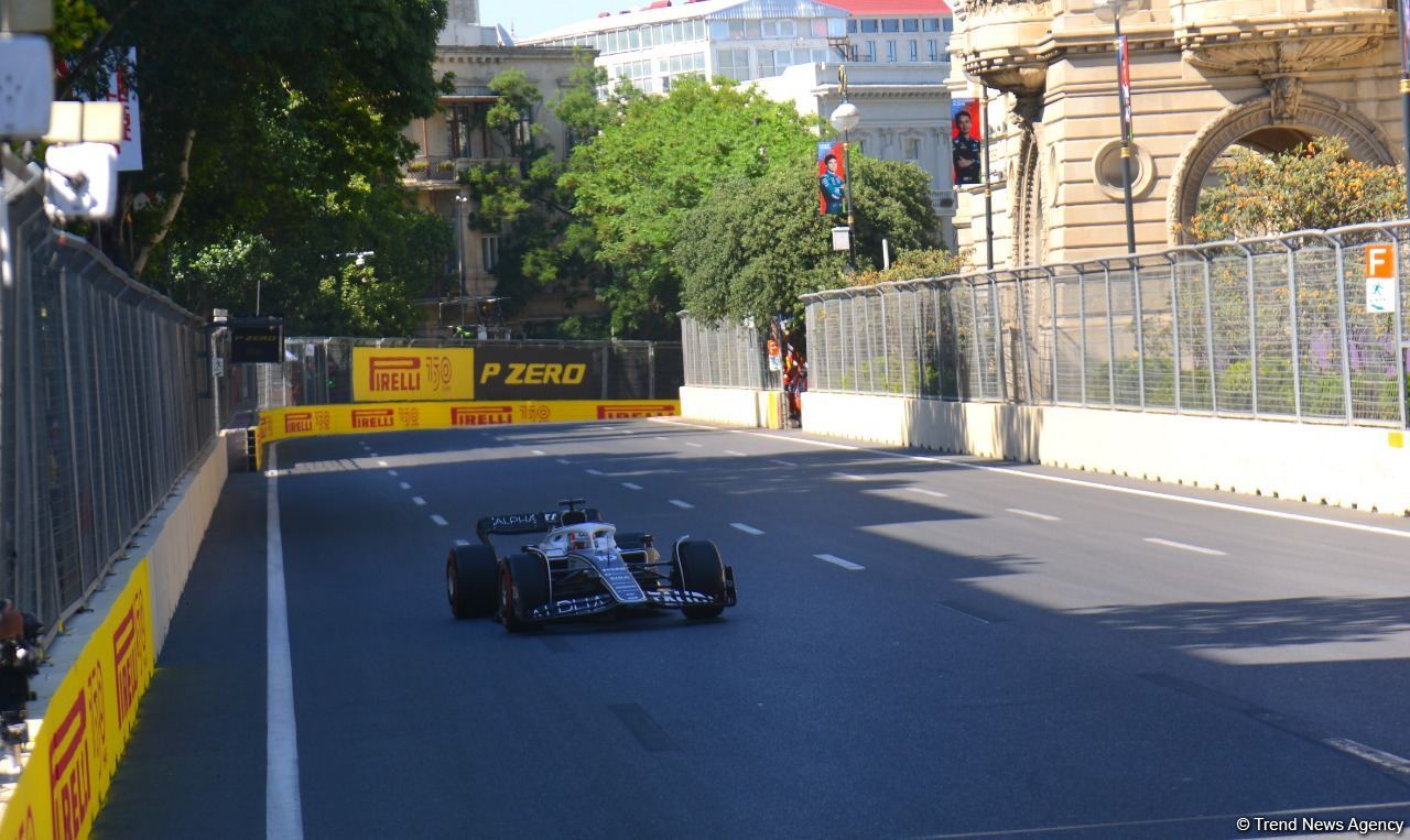 First practice session of F-1 drivers in Baku wraps up (PHOTO)
