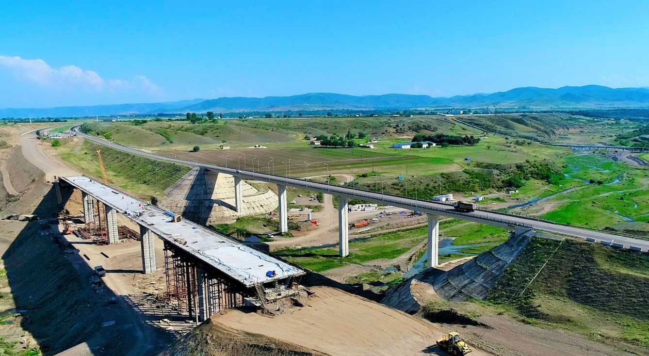 Bakı-Qazax yolunun 130 km-lik hissəsinin genişləndirilməsi ilin sonuna qədər yekunlaşdırılacaq (FOTO/VİDEO)