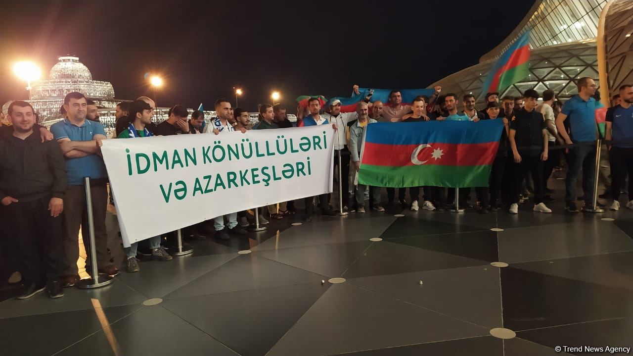 Ставшая чемпионом Европы сборная Азербайджана по мини-футболу вернулась в Баку (ФОТО)