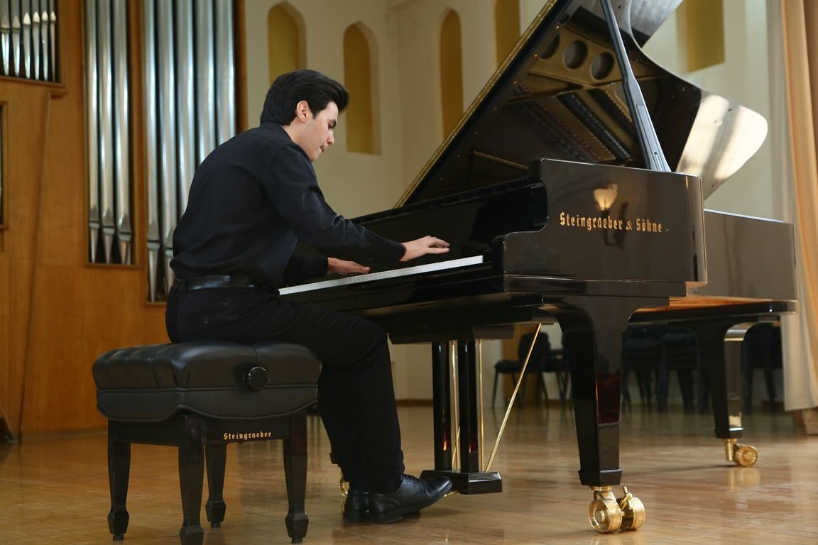 В Бакинской музыкальной академии состоялось открытие бюста Ференца Листа (ФОТО)