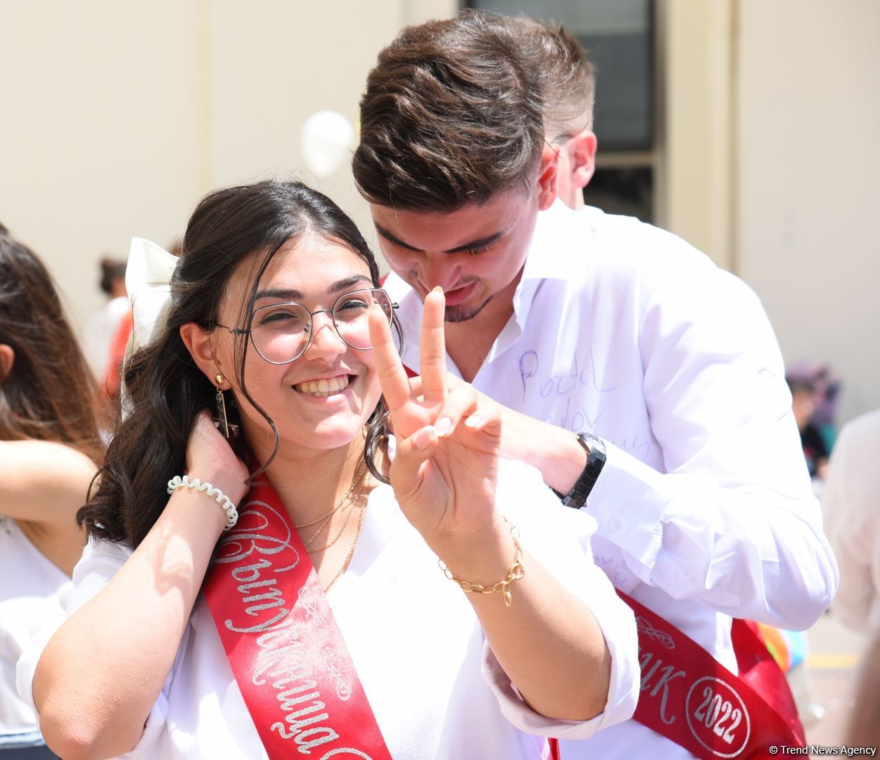 Məktəblərdə "Son zəng" çalındı (FOTOSESSİYA)