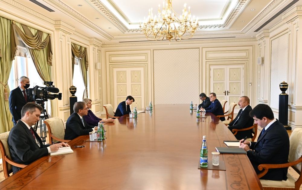 President Ilham Aliyev receives US Assistant Secretary of State (VIDEO)