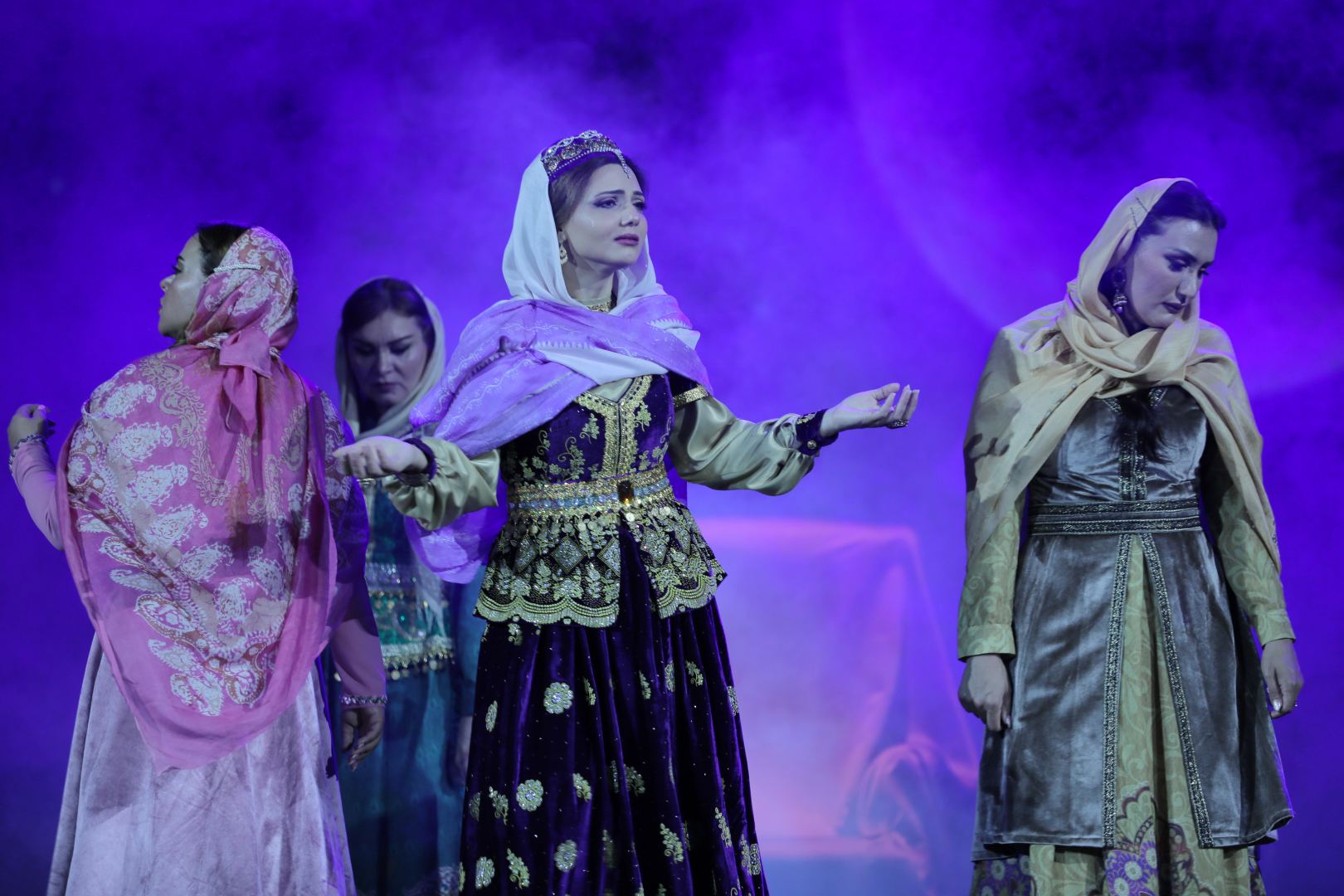 Bakı Bələdiyyə Teatrında “Xan qızı” tamaşasının premyerası olub (FOTO)