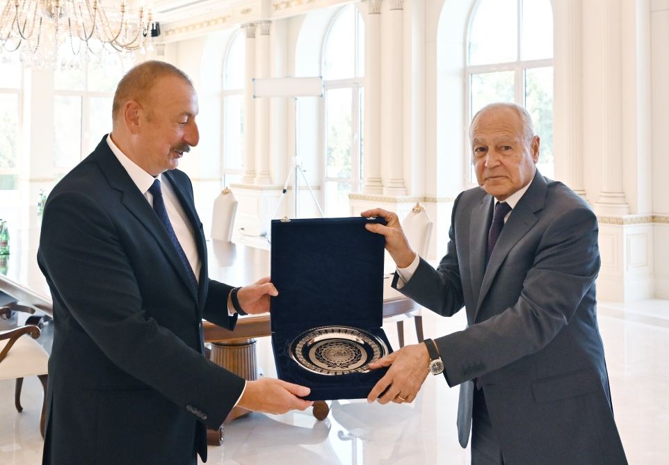 President Ilham Aliyev receives Secretary General of Arab League (PHOTO/VIDEO)