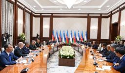 Azerbaijani, Uzbek presidents hold expanded meeting (PHOTO/VIDEO)