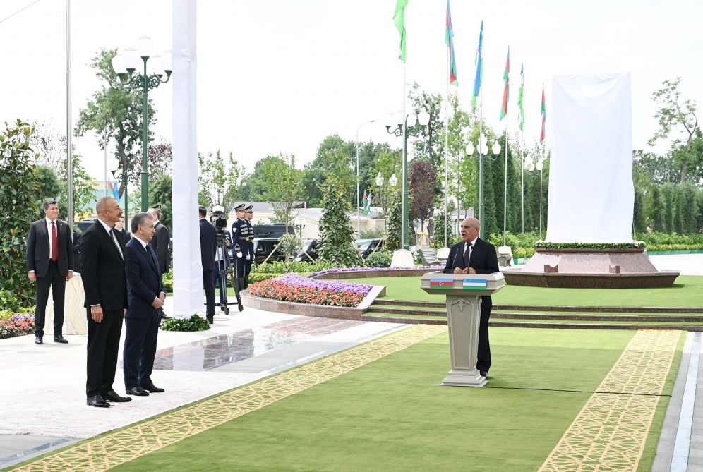 Президент Ильхам Алиев и Президент Шавкат Мирзиёев приняли участие в церемонии открытия площади Гейдара Алиева в Ташкенте (ФОТО/ВИДЕО)