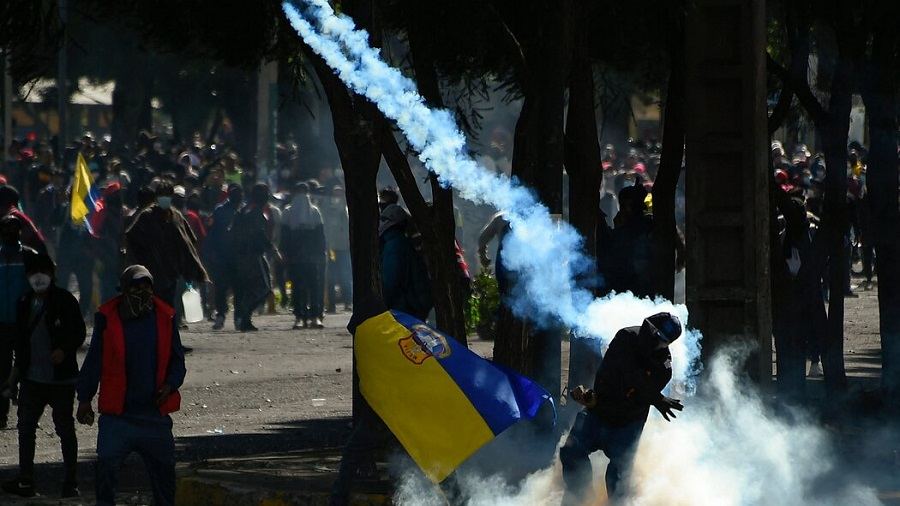 В Эквадоре вновь ввели режим ЧП из-за протестов