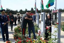 Leadership of Ministry of Defense visits Alley of Honors and Second Alley of Shehids (PHOTO/VIDEO)