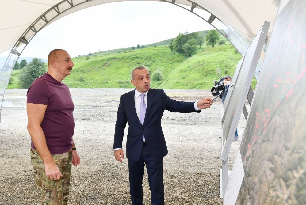 Президент Ильхам Алиев совершил поездку в Гейгельский, Кяльбаджарский и Лачинский районы (ФОТО/ВИДЕО)