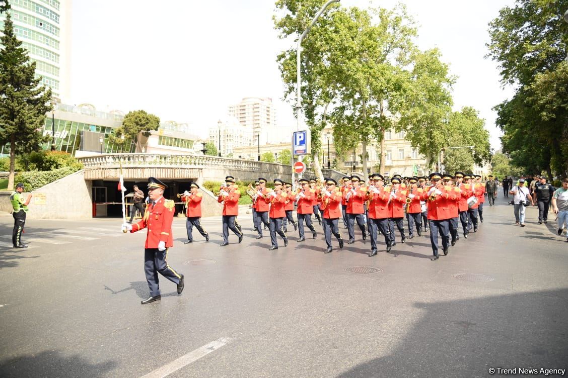 Bakıda Silahlı Qüvvələr Günü münasibətilə hərbi orkestrlərin nümunəvi çıxışları keçirilib (FOTO/VİDEO)