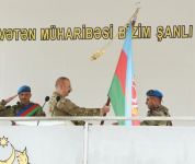 Президент Ильхам Алиев вручил боевое знамя воинской части коммандос в Кяльбаджарском районе (ФОТО)