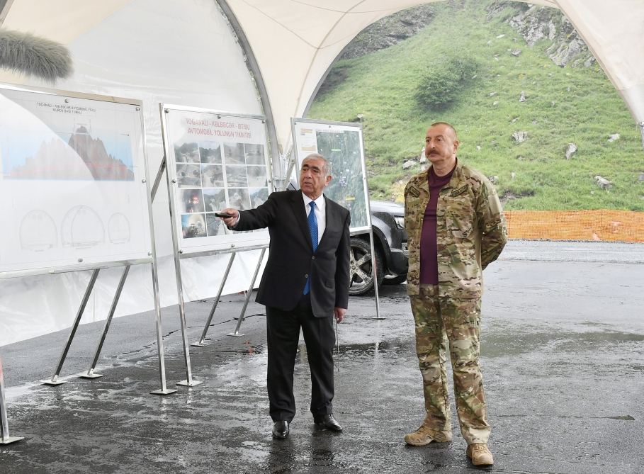 Президент Ильхам Алиев ознакомился со строительством двух тоннелей, сооружаемых в Гейгельском районе
 (ФОТО/ВИДЕО)