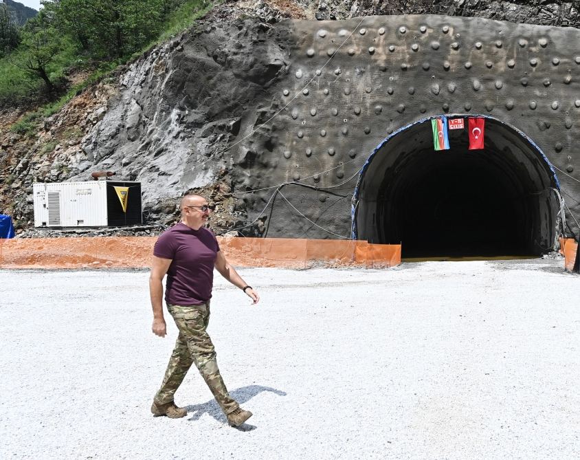 President Ilham Aliyev views construction progress of Kalbajar-Lachin highway (PHOTO/VIDEO)