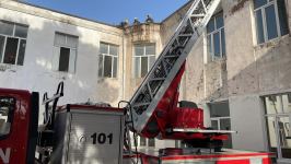 Пожар в школе в Баку потушен (ФОТО/ВИДЕО)