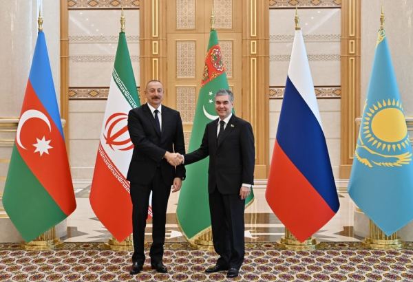 Президент Ильхам Алиев встретился с Гурбангулы Бердымухамедовым (ФОТО/ВИДЕО)