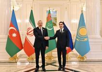 Президент Ильхам Алиев встретился в Ашхабаде с Президентом Туркменистана Сердаром Бердымухамедовым (ФОТО/ВИДЕО)