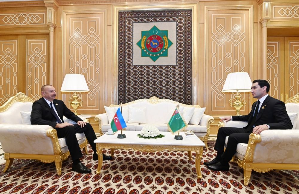 Президент Ильхам Алиев встретился в Ашхабаде с Президентом Туркменистана Сердаром Бердымухамедовым (ФОТО/ВИДЕО)