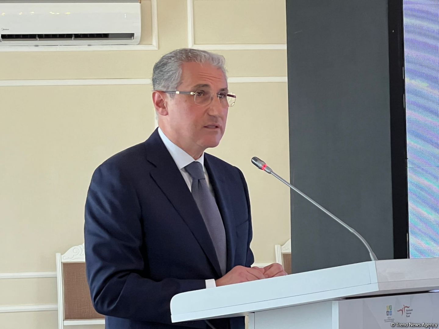 В Азербайджане проводятся мероприятия по очистке бассейна Каспия - министр