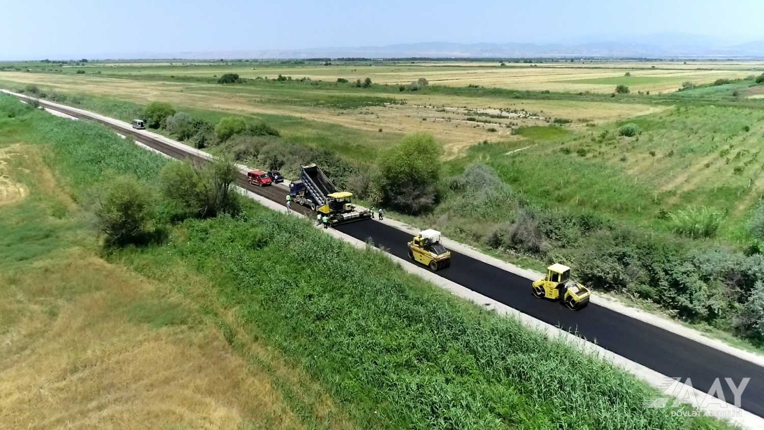 Kürdəmirdə 13 km uzunluğa malik avtomobil yolu yenidən qurulur (FOTO/VİDEO)