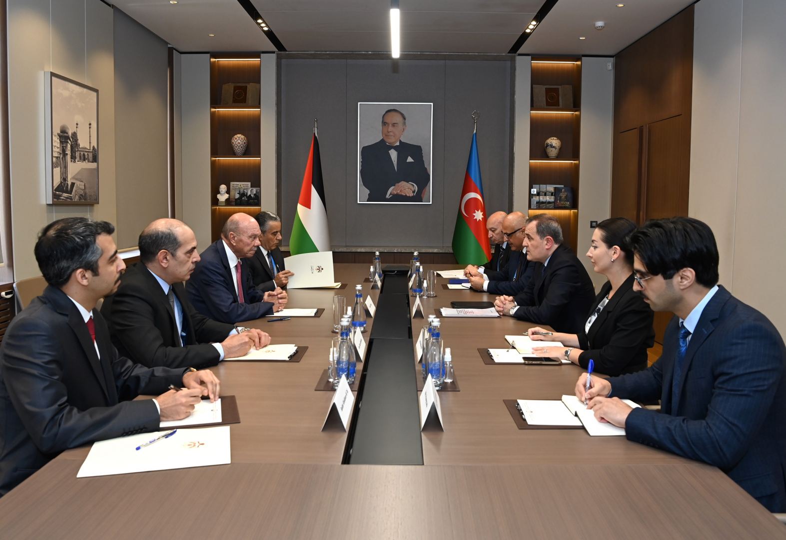 Джейхун Байрамов встретился с председателем Сената Иордании (ФОТО)