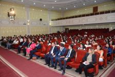 300 азербайджанцев "взяли" пять культурных бастионов (ФОТО)