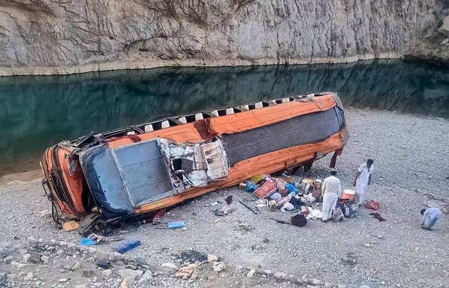 В Пакистане в ДТП с автобусом погибли более 40 человек