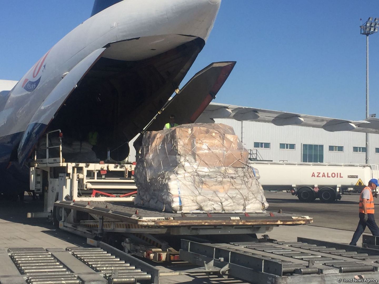 Azerbaijan's Sumgayit sends humanitarian aid to Ukraine (PHOTO)