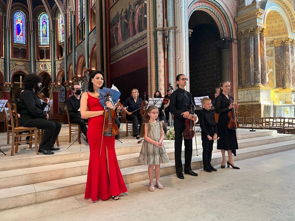 7-летняя азербайджанка во второй раз стала победителем во Франции – концерт в церкви Сен-Жермен-де-Пре Парижа (ВИДЕО, ФОТО)