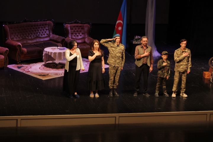 Bakı Uşaq və Gənclər Teatrı mövsümün bağlanış tamaşasını Musiqili Teatrın səhnəsində nümayiş etdirib (FOTO)